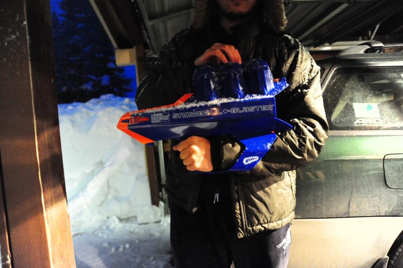 Illustration for article titled Wham-O Snowball Blaster: Snowmodo Review